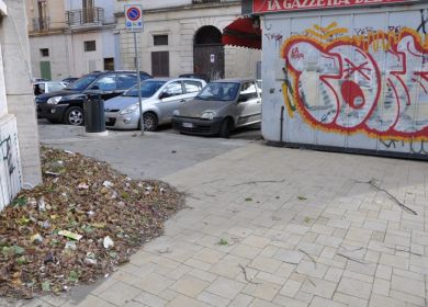 graffiti e scritte con spray via leuca