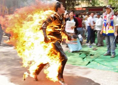 in fiamme per protesta per il Tibet