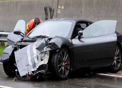 aquaplaning ferrari demolita