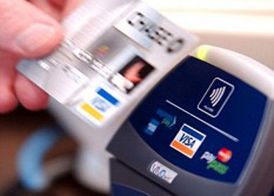 carte di credito contactless  e palmare radiofrequenza