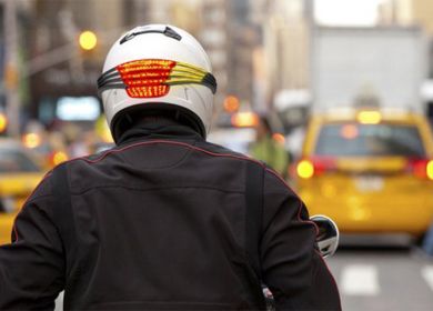 casco moto con luce di segnalazione