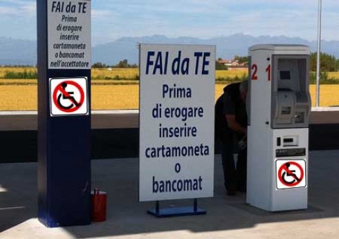 distributore carburanti