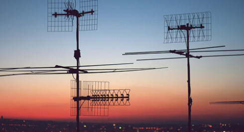 Antenna amatoriale sul tetto condominiale