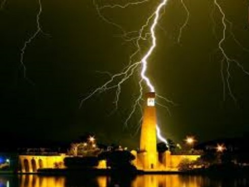 Maltempo, aereo deviato da Brindisi a Bari.