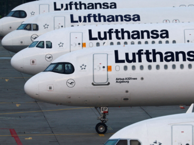 Volo Francoforte – Berlino, spotter cattura il momento in cui un A320 di Lufthansa colpisce uno stormo di uccelli