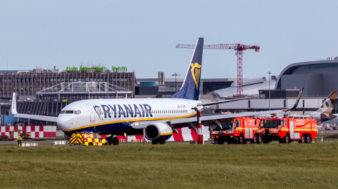 Ryanair, incidente a Dublino: un aereo senza freni esce fuori pista