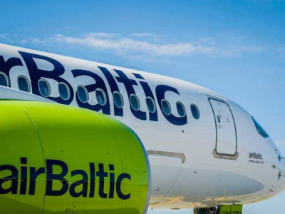 "Problema grave a un motore" atterraggio d'emergenza per un Airbus A220-300 airBaltic - VIDEO Flightradar24