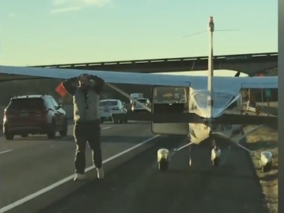 Usa, aereo atterra in autostrada