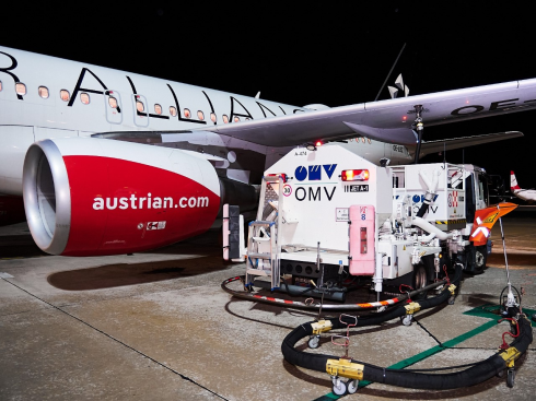 "Mayday" motore guasto, aereo AUA effettua un atterraggio di emergenza