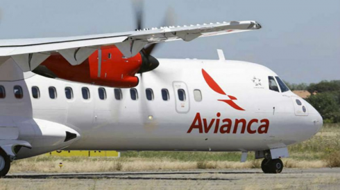 Panico a bordo: volo Avianca scarica il carburante prima dell’atterraggio di emergenza