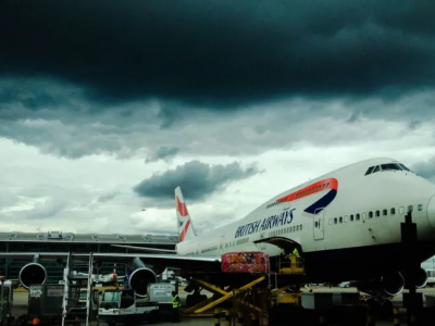 Donna muore sull'aereo per Londra