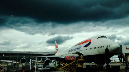 Donna muore sull'aereo per Londra