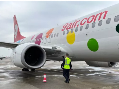 Panico su volo 9 Air Boeing 737-800: la batteria prende fuoco e l'aereo viene evacuato dopo che il volo è stato deviato - VIDEO