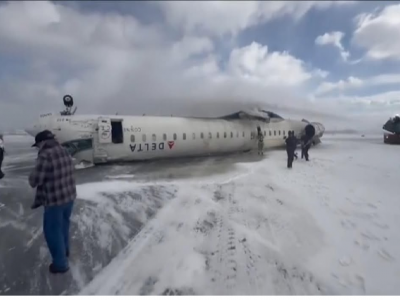 Aereo si capovolge durante l'atterraggio all'aeroporto di Toronto – Il video