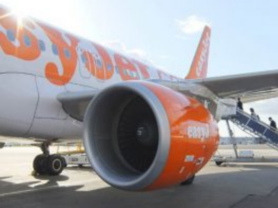 Lione: «c'è una bomba sull'aereo, ma è falso». Volo easyJet fa inversione e si scatena il panico