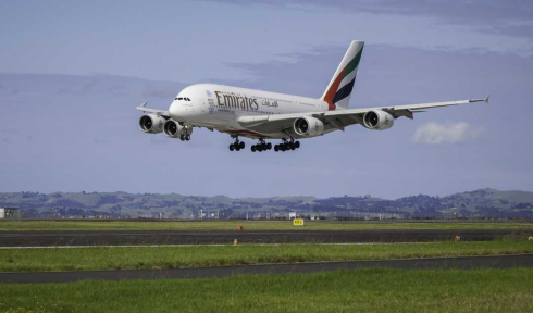 Volo Dubai-New York. Dopo malore passeggeri aereo Emirates in quarantena