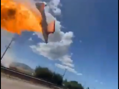 Cile, un aereo leggero colpisce un palo della luce e si schianta vicino a Panguilemo. Il video