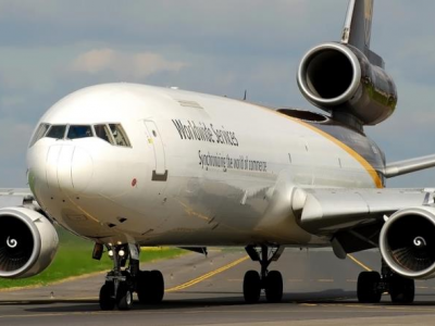 Mattinata indaffarata all'aeroporto di Varsavia, Polonia: UPS MD-11 (incendio del motore) e LOT Polish Airlines Embraer 190 (problema tecnico)