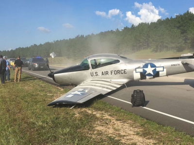 Mississippi, l’aereo d'epoca è in panne così è costretto ad atterrare in autostrada