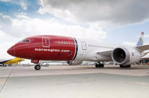 Volo Norwegian Oakland - Parigi. Un passeggero da in escandescenza e il volo viene deviato