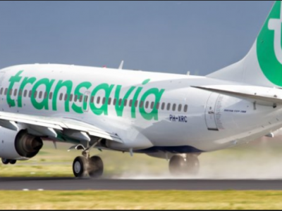 Tenta di aprire il portellone dellʼaereo durante un volo Transavia Parigi - Marrakech