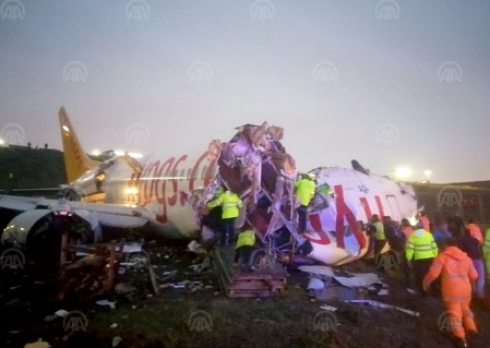 Turchia: aereo esce di pista e si spezza in tre parti, 52 feriti - VIDEO.