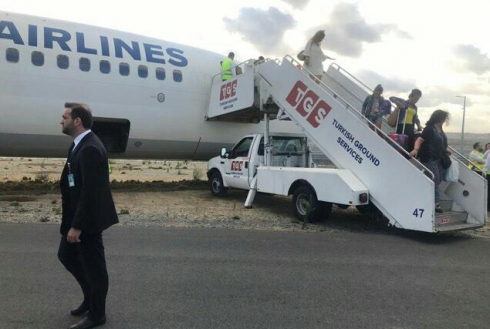 Un fuori pista per un Boeing 737-800 della Turkish Airlines durante l'atterraggio