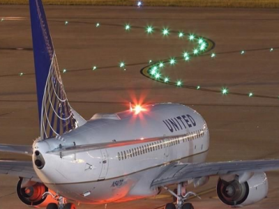 Aereo in picchiata per 1.000 metri in due minuti. Volo diretto a Phoenix atterra in emergenza a Cedar Rapids. 