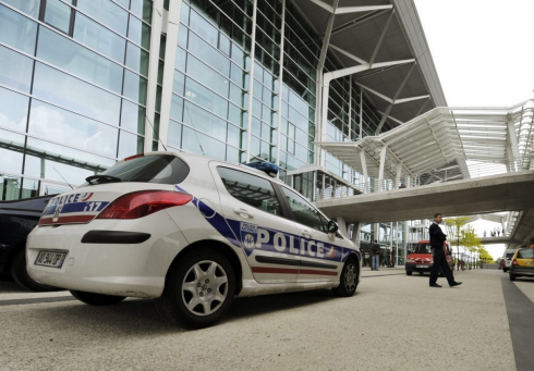 Aeroporto evacuato per un bagaglio abbandonato