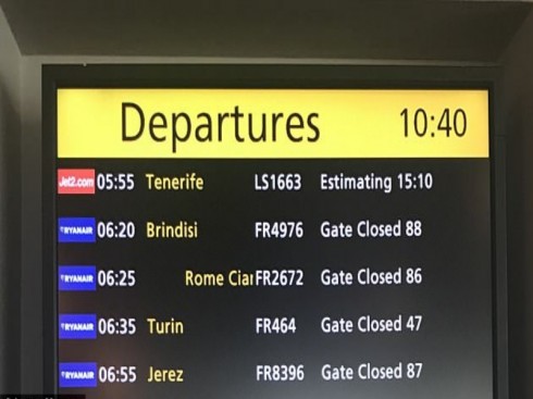 Traffico aereo da e per il Regno Unito in tilt. La tempesta di fulmini che ha colpito la Gran Bretagna provoca il caos nell’aeroporto Londra Stansted