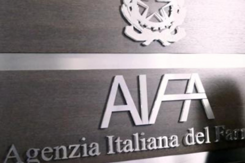 AIFA dispone ritiro dalle farmacie: “Risultati fuori specifica in confezioni del medicinale per osteoporosi”