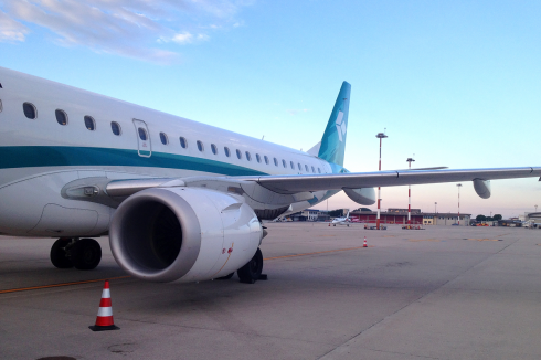 Paura in volo, problemi al carrello e l'aereo per Firenze torna indietro