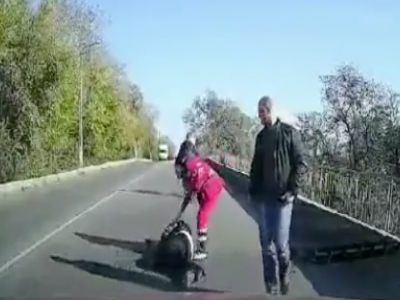 Ambulanza perde paziente per strada mentre corre in ospedale e la clip diventa virale.