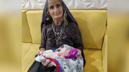 Una donna diventa mamma per la prima volta a 70 anni. 