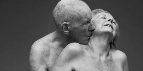 "Let's Talk The Joy of Later Life Sex", campagna sul sesso nella vecchiaia sta provocando scalpore.