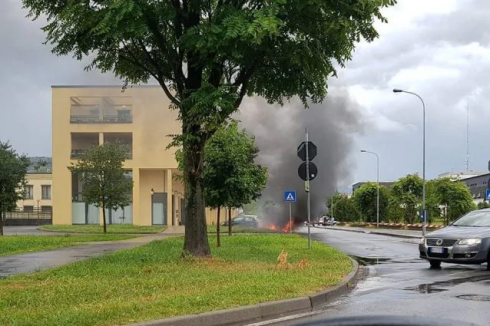 Esplode auto a gas, in gravi condizioni il conducente