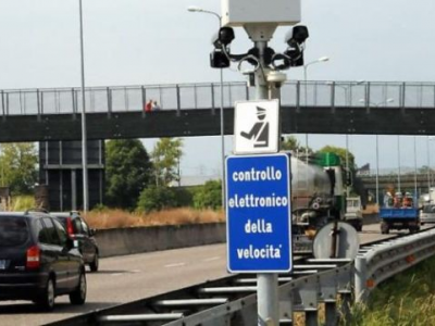 Multe autovelox: cade l’obbligo di comunicare chi era alla guida quando è proposto il ricorso al giudice o al prefetto contro il verbale d’infrazione al CdS