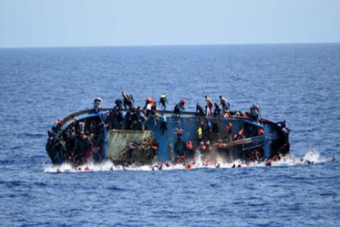 "Un'altra tragedia": una barca di dieci metri con 169 migranti si è capovolta al largo delle coste di Lampedusa,