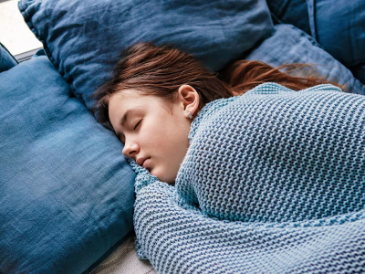 Malattia del sonno: la giovane donna dorme fino a 20 ore alla volta!