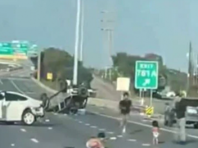 Video mostra due bimbi in pannolini su un'autostrada degli Stati Uniti dopo essere stati sbalzati fuori dall'auto dopo un incidente