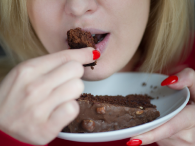 E' successo ancora! Una studentessa muore dopo aver mangiato un biscotto al cioccolato