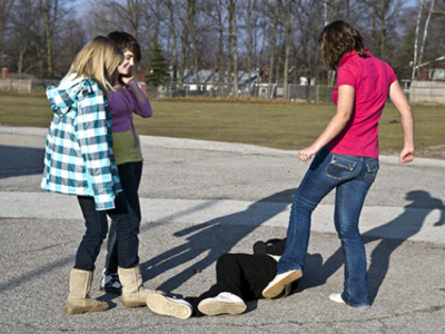 Bullismo al femminile: in aumento il fenomeno  del bullismo tra le adolescenti con delle vere e proprie baby gang femminili