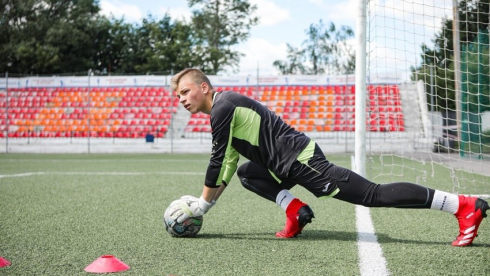 Calciatore di 16 anni colpito da un fulmine durante l'allenamento - VIDEO