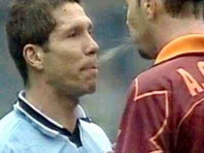 calcio violento zago simeone roma lazio 1 famoso sputo