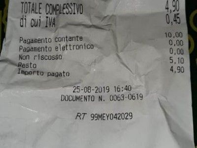 Turismo e prezzi salati nel Salento: panzerotto o calzone venduto a 5 euro in aeroporto