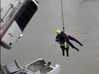 Video shock di autista camion che resta sospeso nel vuoto sul ponte del fiume Ohio, a Louisville, dopo un incidente