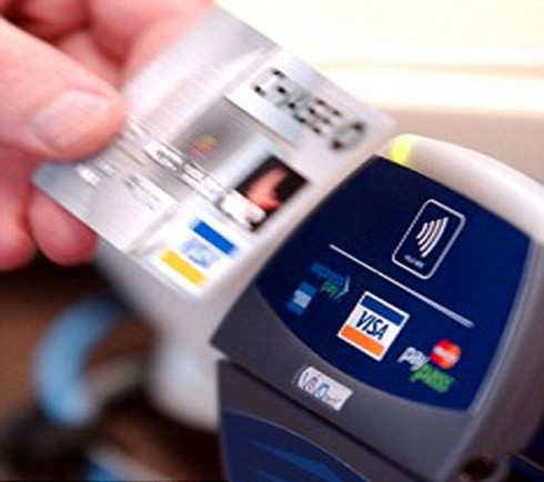 carte di credito contactless  e palmare radiofrequenza