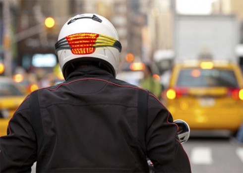 casco moto con luce di segnalazione