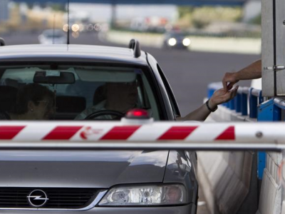 Attraversa 240 volte senza pagare lo stesso pedaggio autostradale, arrestato in flagranza 