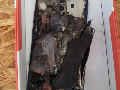 Una fiammata sopra al comodino, telefonino Huawei si incendia in casa, paura a Lecce.